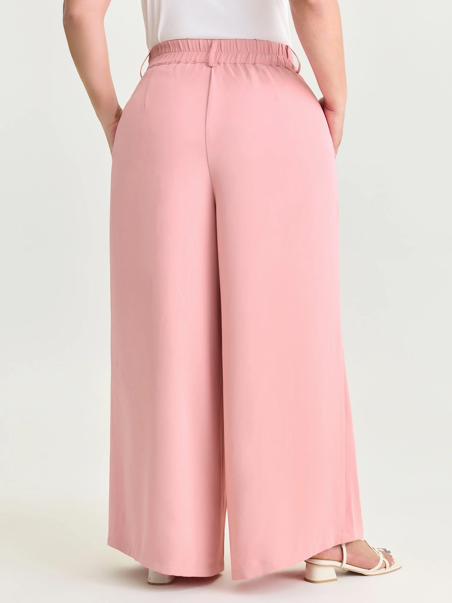 Seamed Curve-Friendly Plain Pants