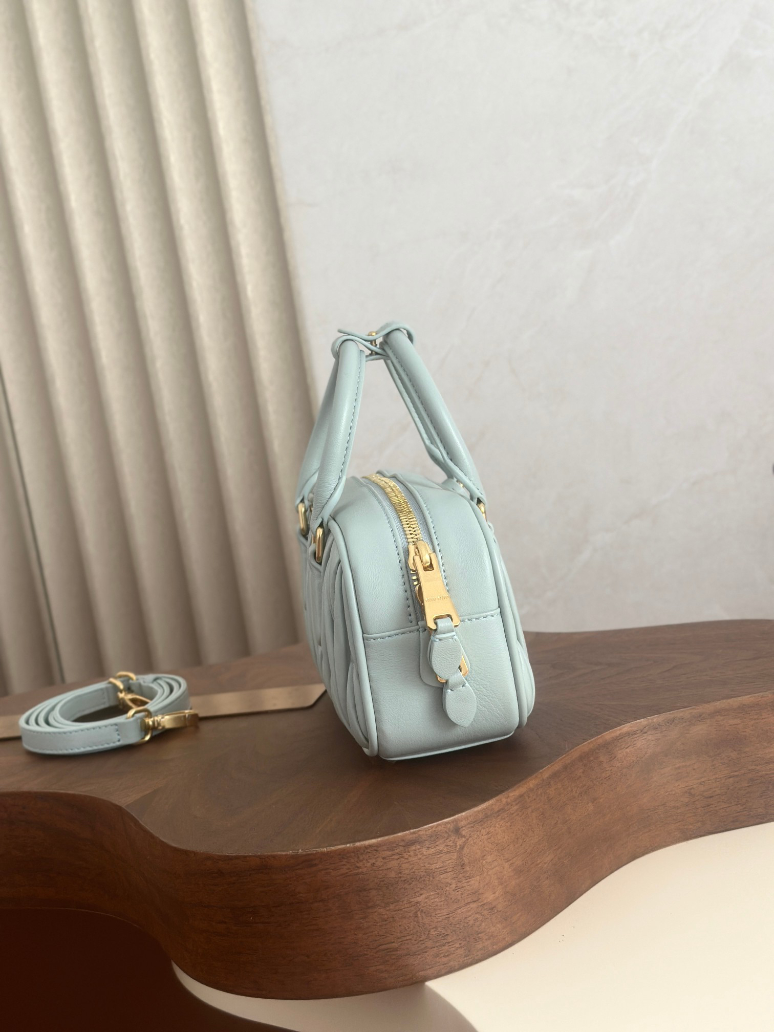 [TOP] Miu Miu Bowling Bag Lambskin 22x10.5x7.5cm - Blue - 711 Luxury