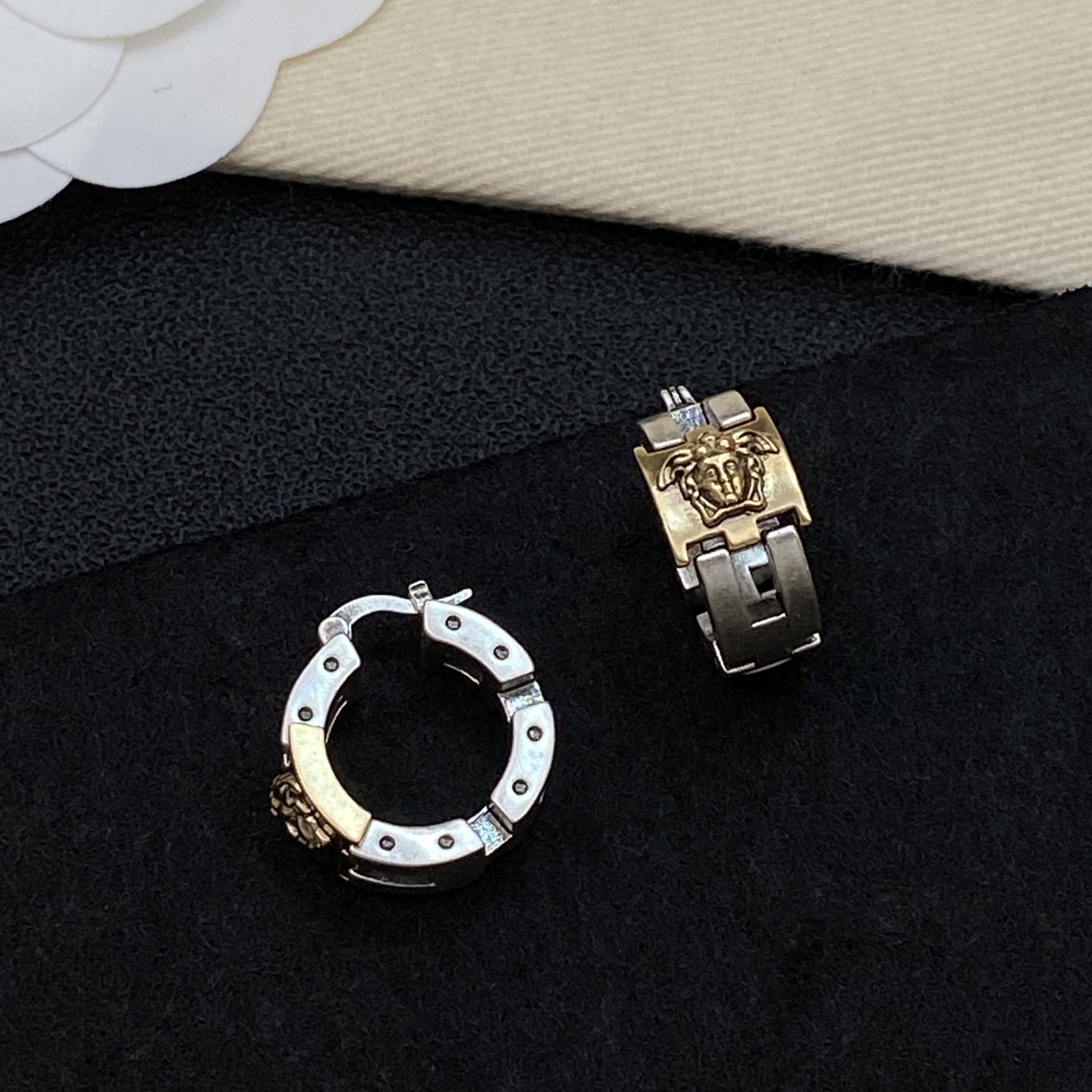 [TOP] VERSACE Earrings - Gold - 711 Luxury