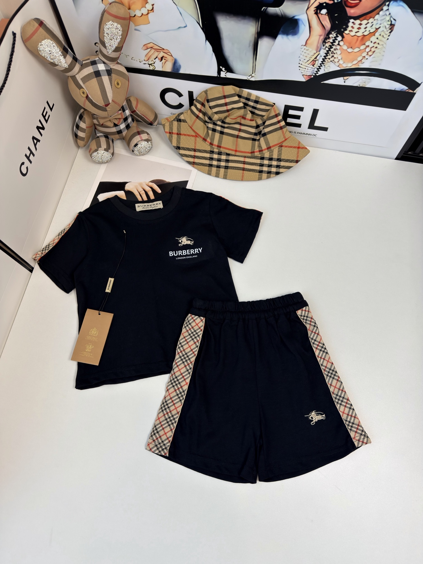 Burberry Unisex Kids Black Vintage Plaid Stripe Short Sleeve Embroidered Knight T-Shirt & Shorts Two Piece Set Boys Girls Sizes 90-150