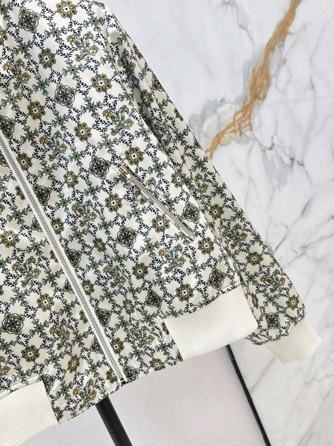 [TOP] Louis Vuitton LV Stand Collar Jacket - Brown