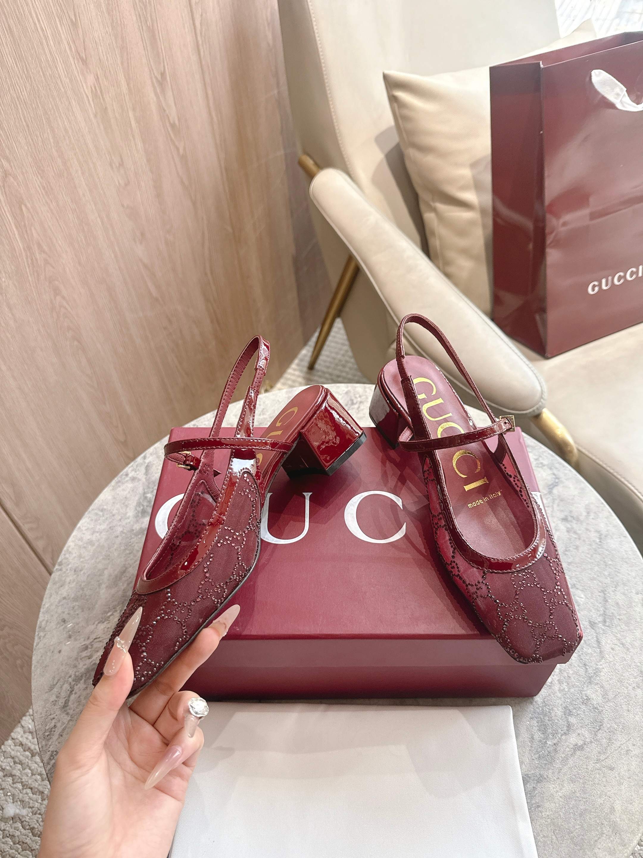 [TOP] GUCCI Shoes - Red - 711 Luxury