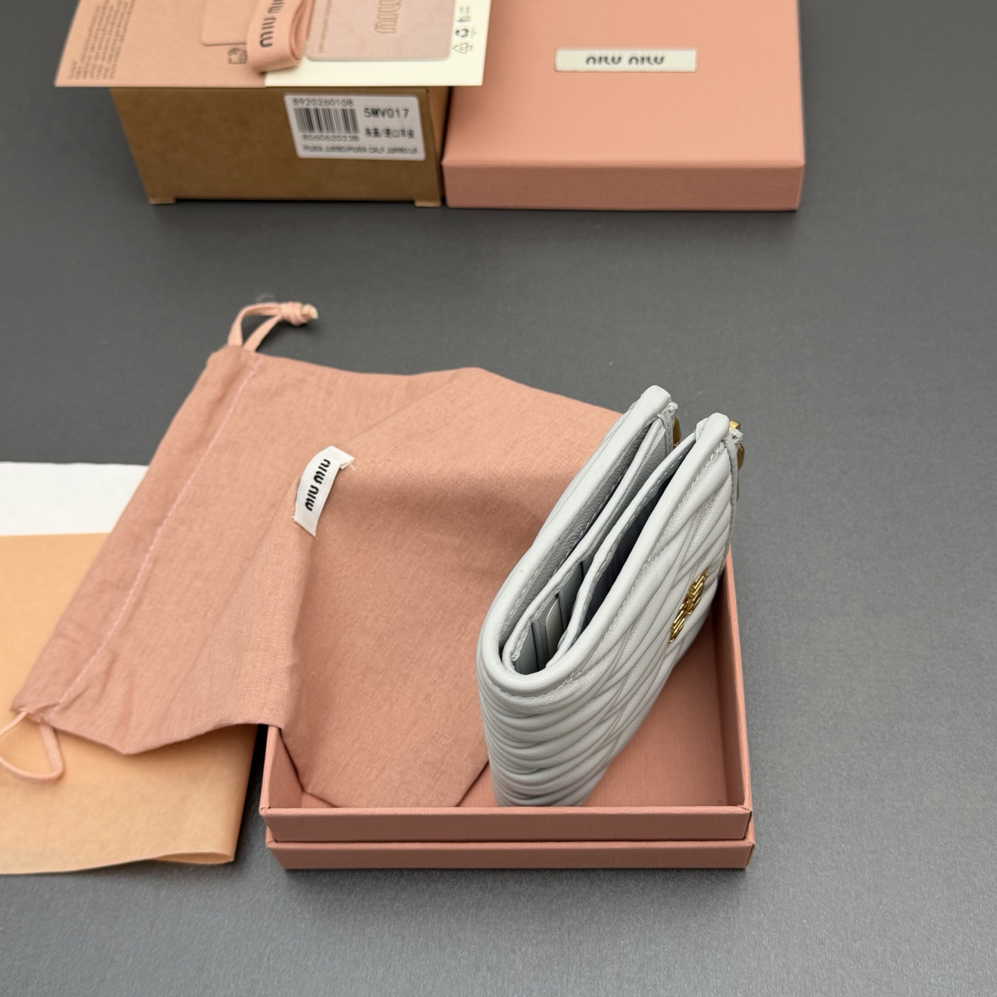 [TOP] Miu Miu  Wallet 11 x 9.2cm - Grey