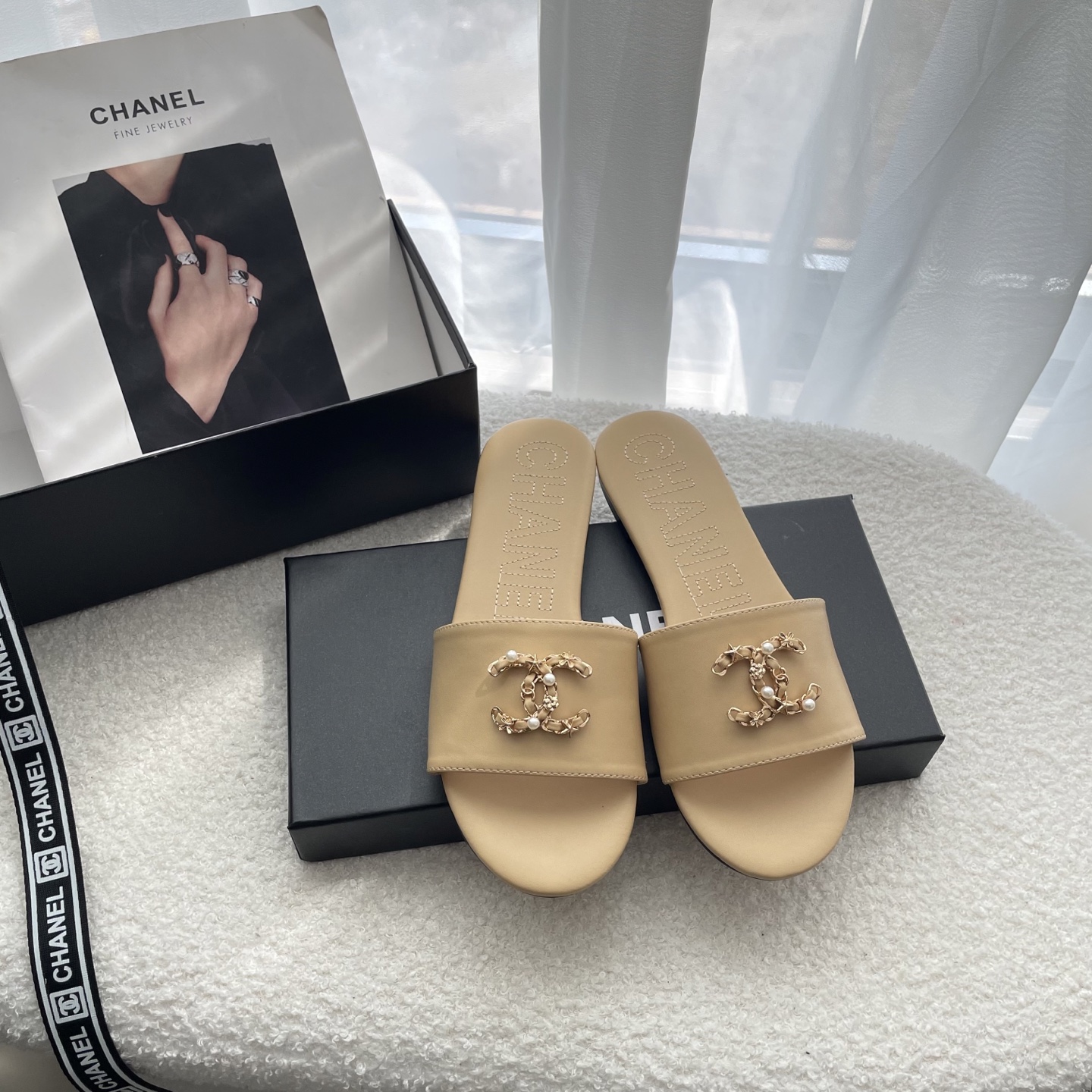 [TOP] CHANEL Flat Sandals - Khaki
