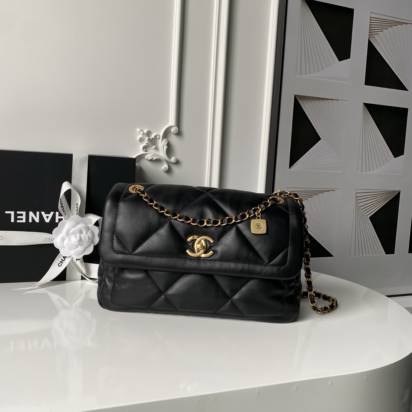 [TOP] CHANEL Handbag Lambskin 24×35×10cm - Black
