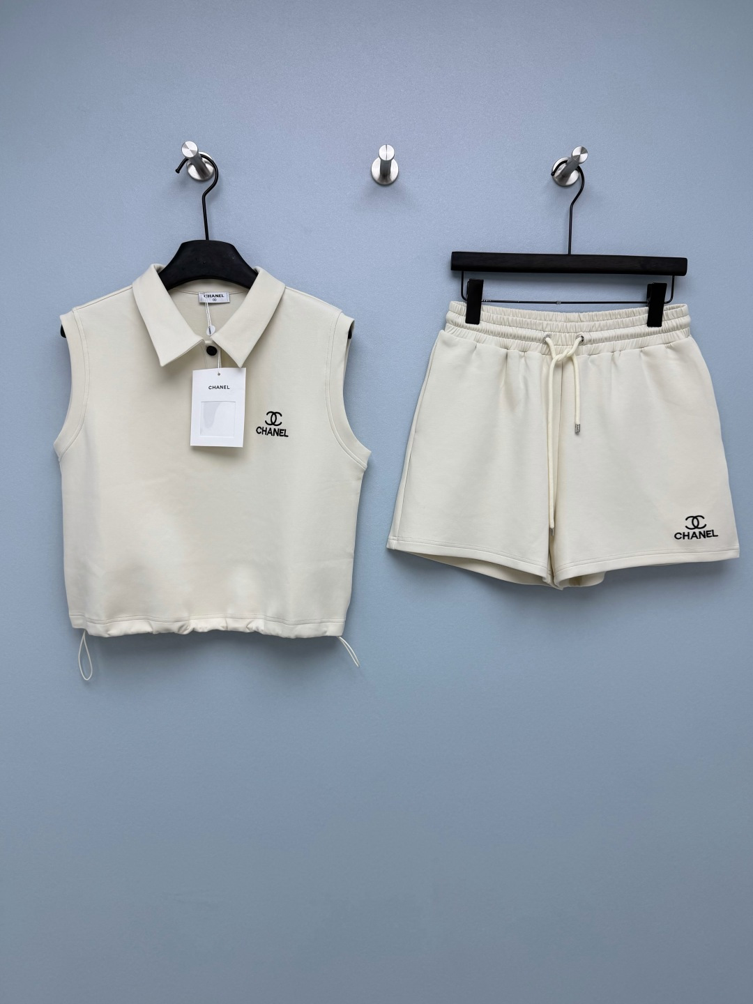[TOP] CHANEL Polo Shirt + Shorts  - Beige - 711 Luxury