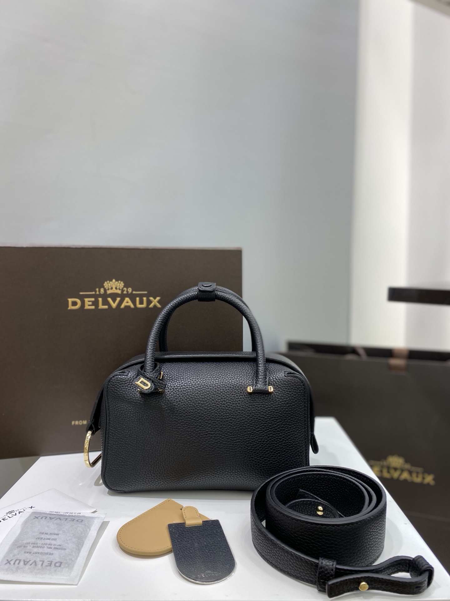 [TOP] Delvaux Cool Box 22cm - Black - 711 Luxury