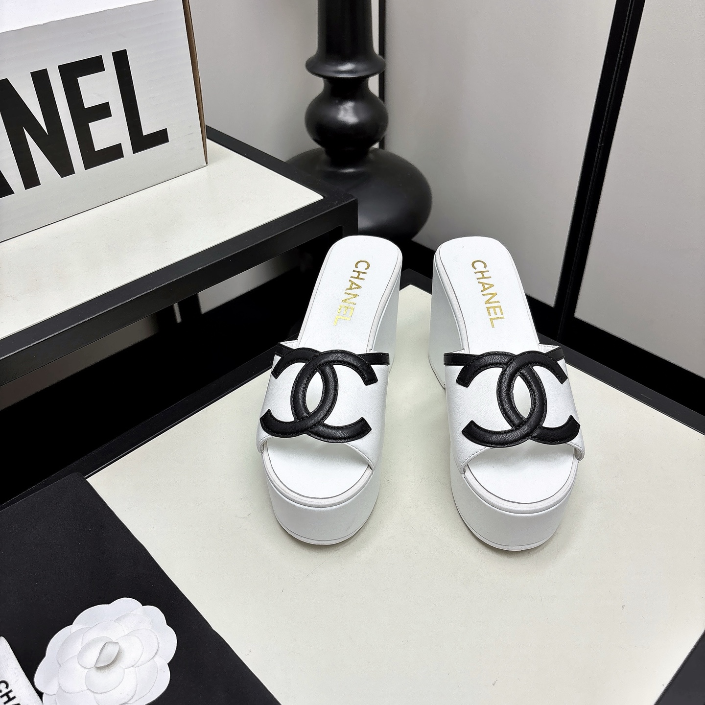 [TOP] CHANEL Slippers - White - 711 Luxury