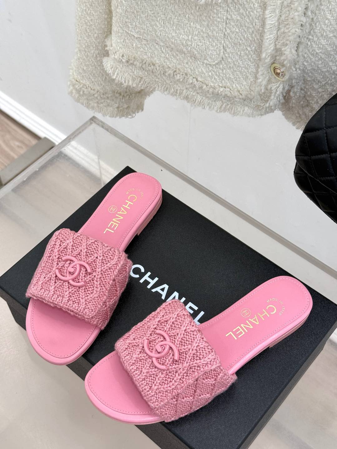 [TOP] CHANEL Flat Sandals - Pink