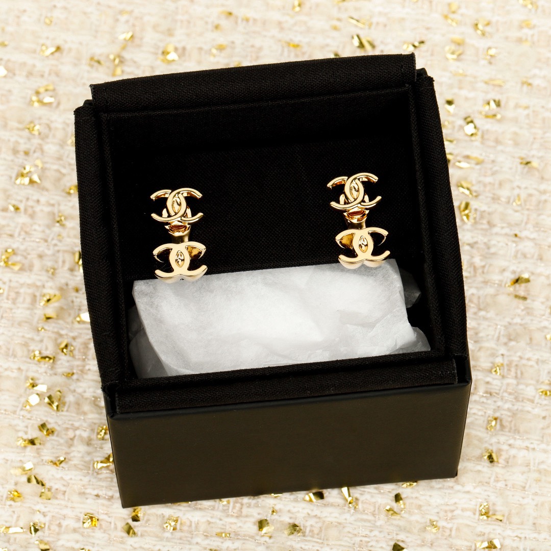 [TOP] CHANEL Earrings - Gold