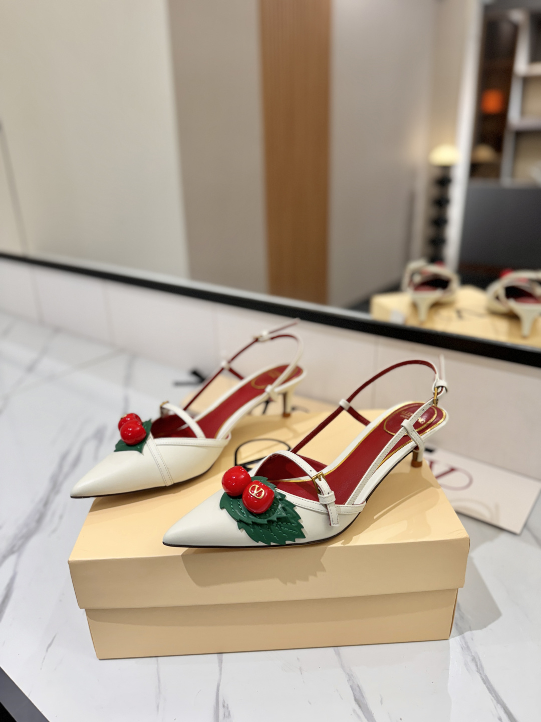 [TOP] VALENTINO Shoes - White - 711 Luxury