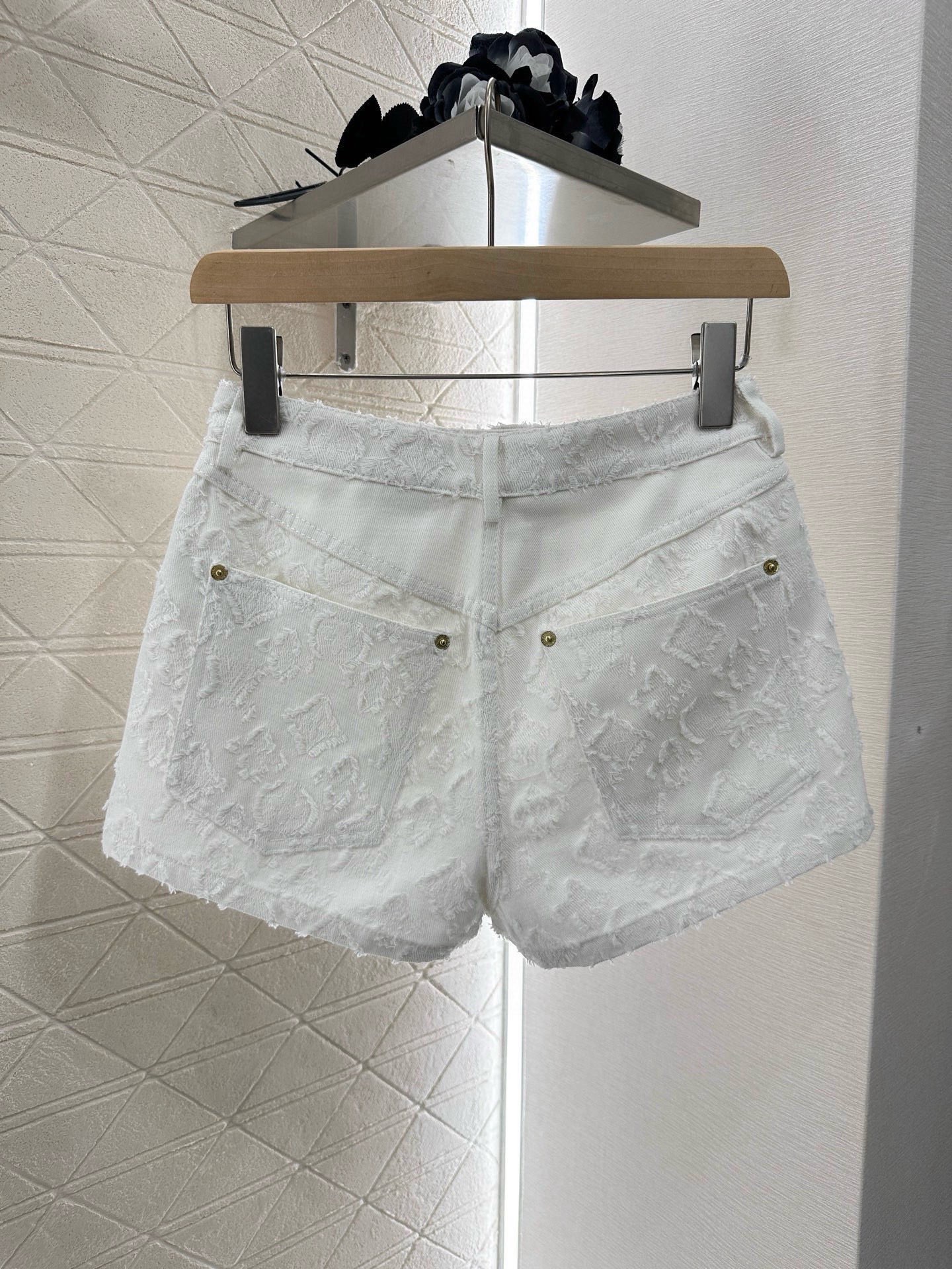 [TOP] Louis Vuitton LV  Shorts - White - 711 Luxury
