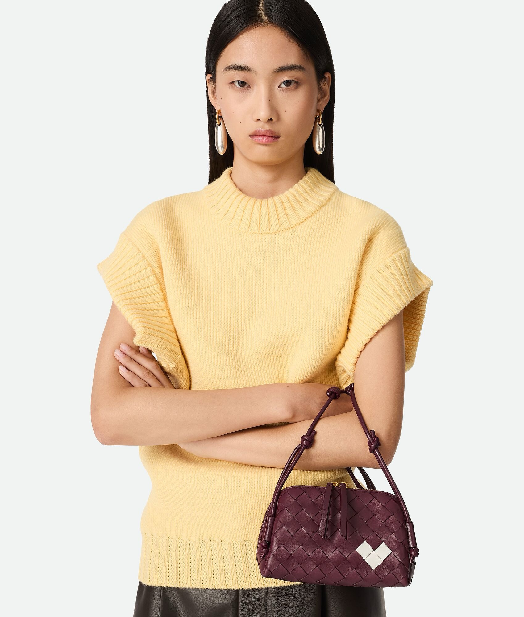Bottega Veneta Women's Concert Intrecciato Weave Adjustable Tubular Shoulder Strap Sliding Knotted Sheepskin Clutch #332754