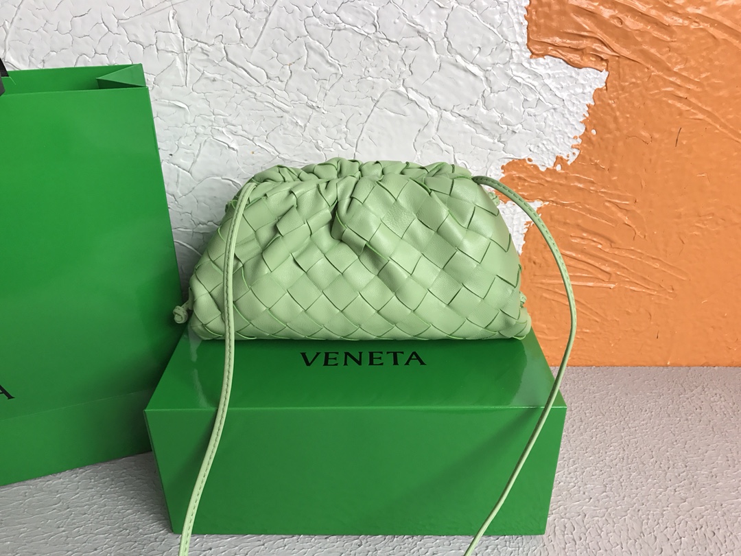 [TOP] Bottega Veneta BV The Pouch Bag 22x13x7cm - Light Green - 711 Luxury