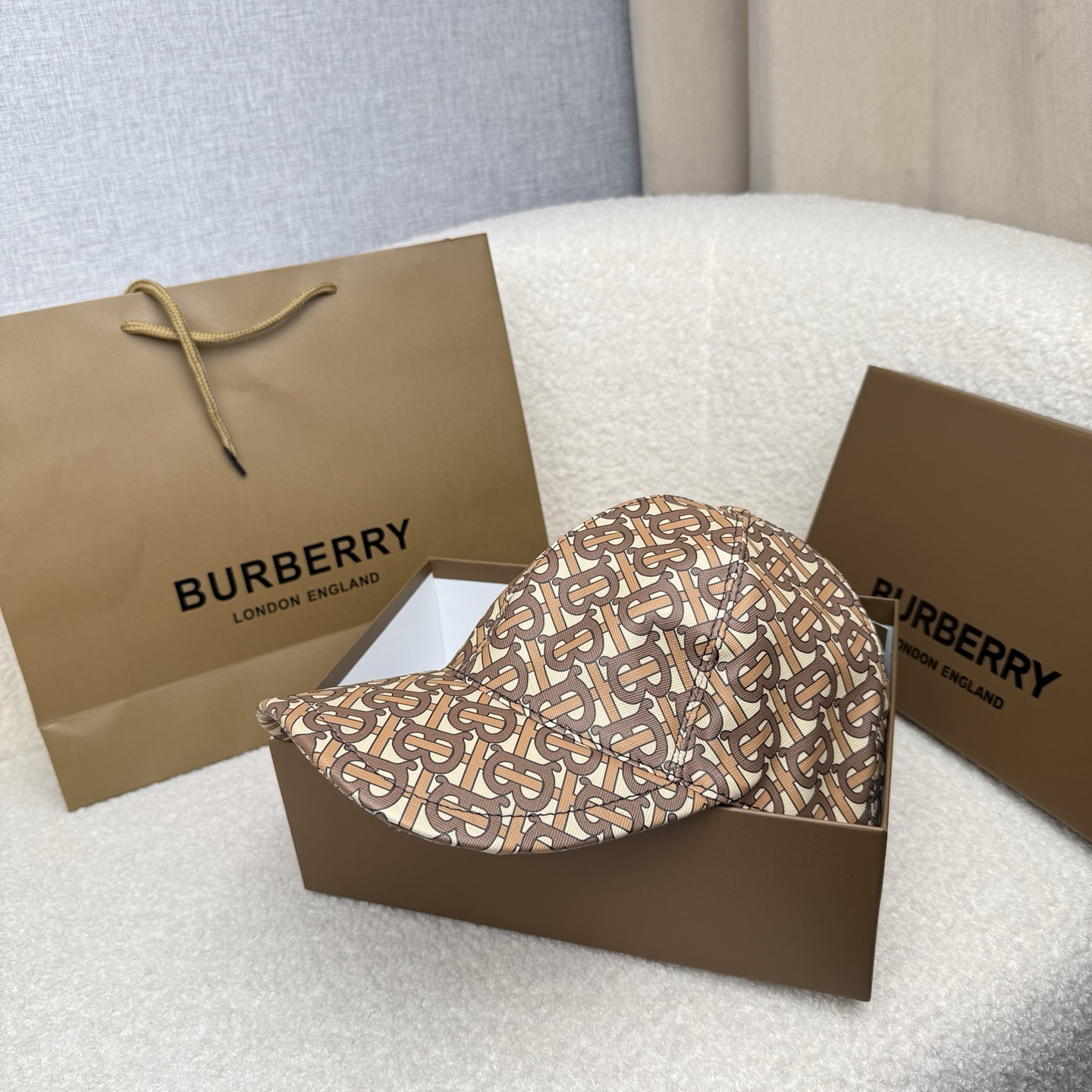[TOP] BURBERRY Hat - Brown - 711 Luxury