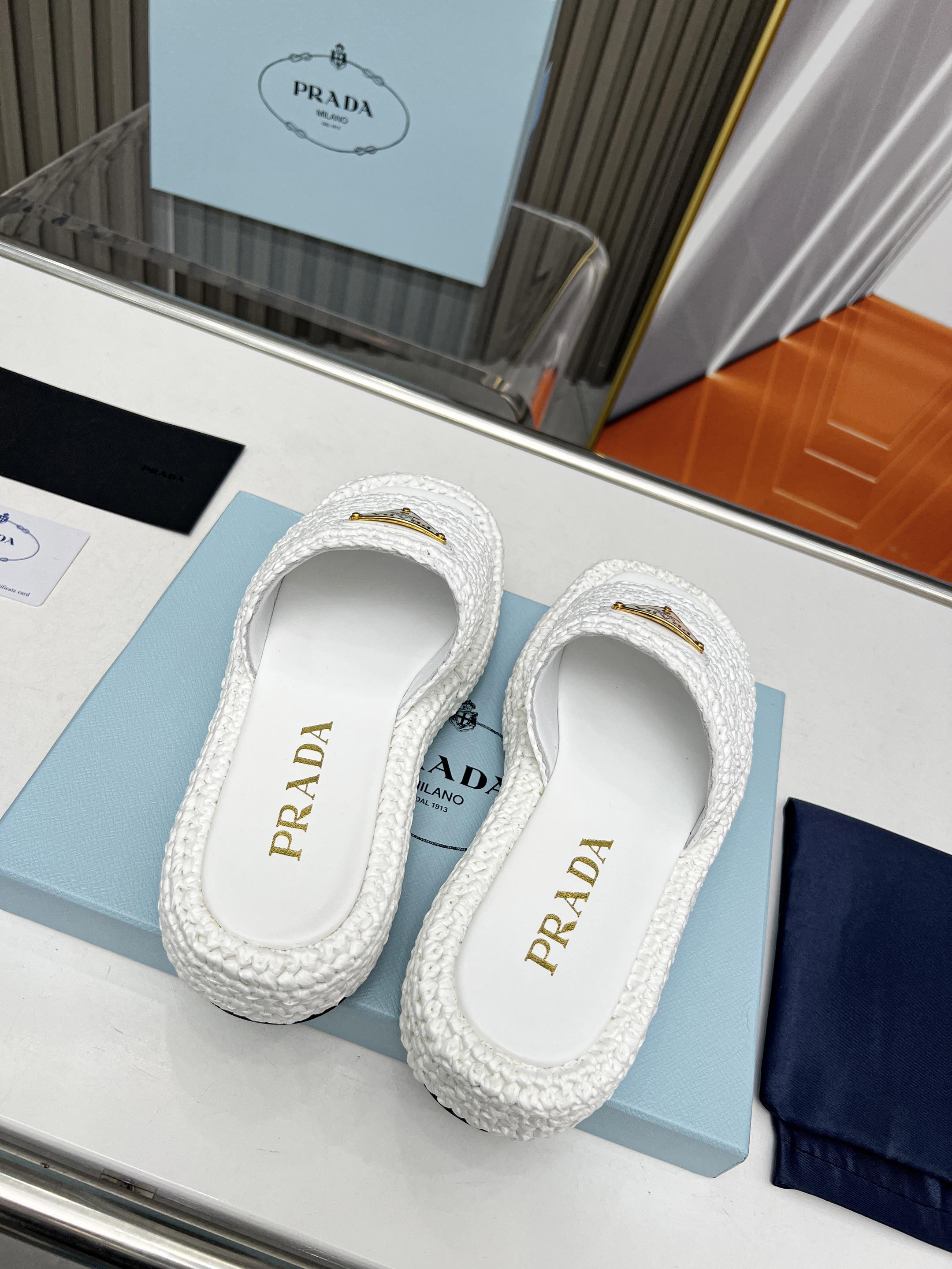 [TOP] PRADA  Platform Sandals - White