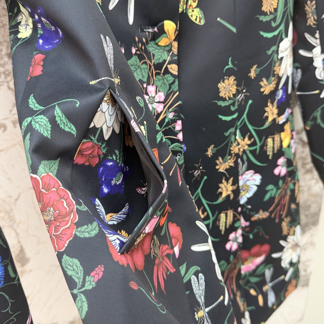 [TOP] GUCCI Coat - Black