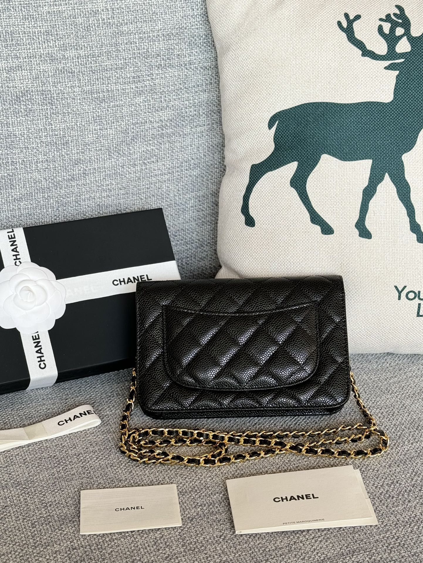 [TOP] CHANEL Woc Bag Cowhide 19x12x3cm - Black & GHW - 711 Luxury