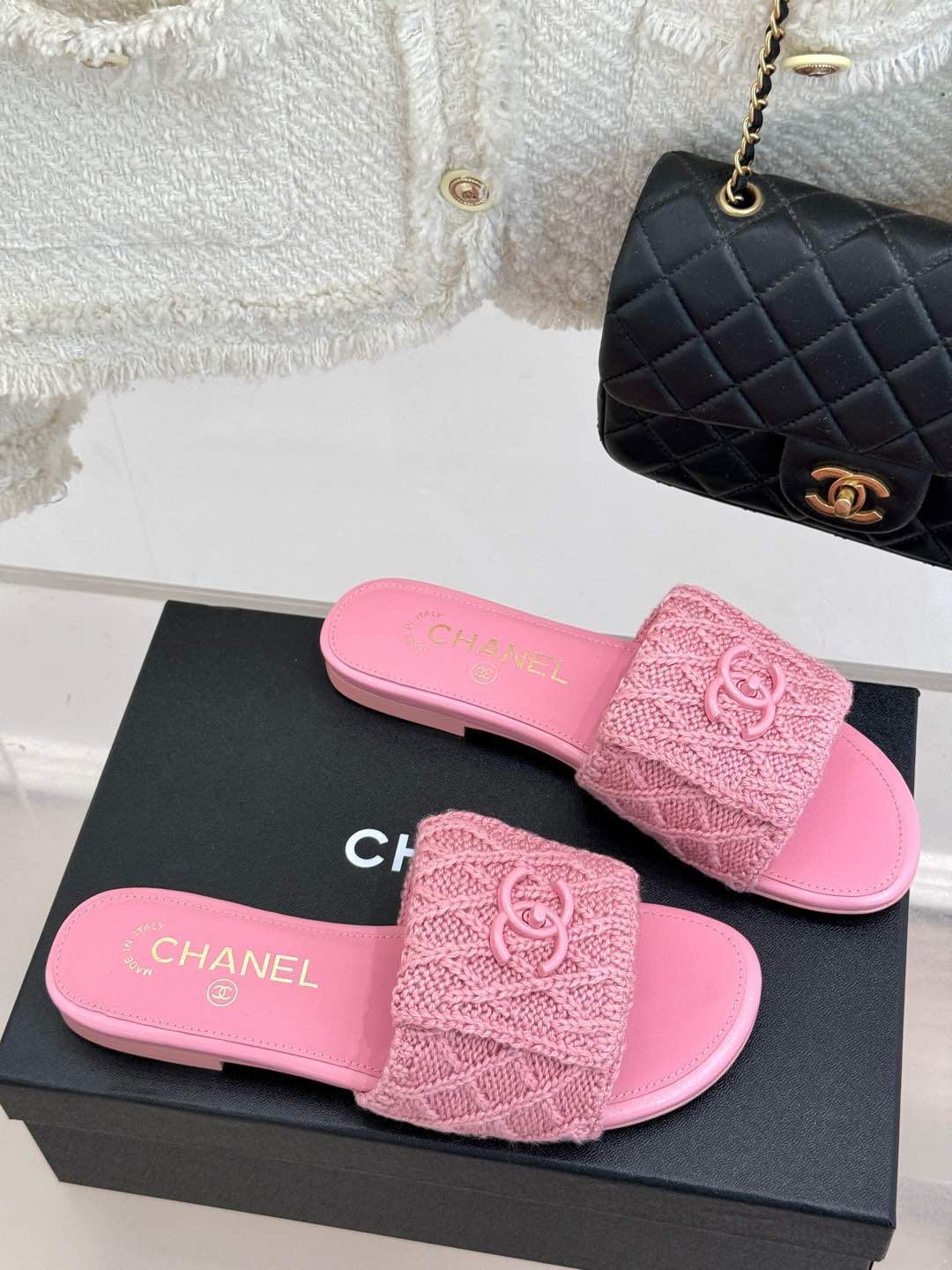 [TOP] CHANEL Flat Sandals - Pink