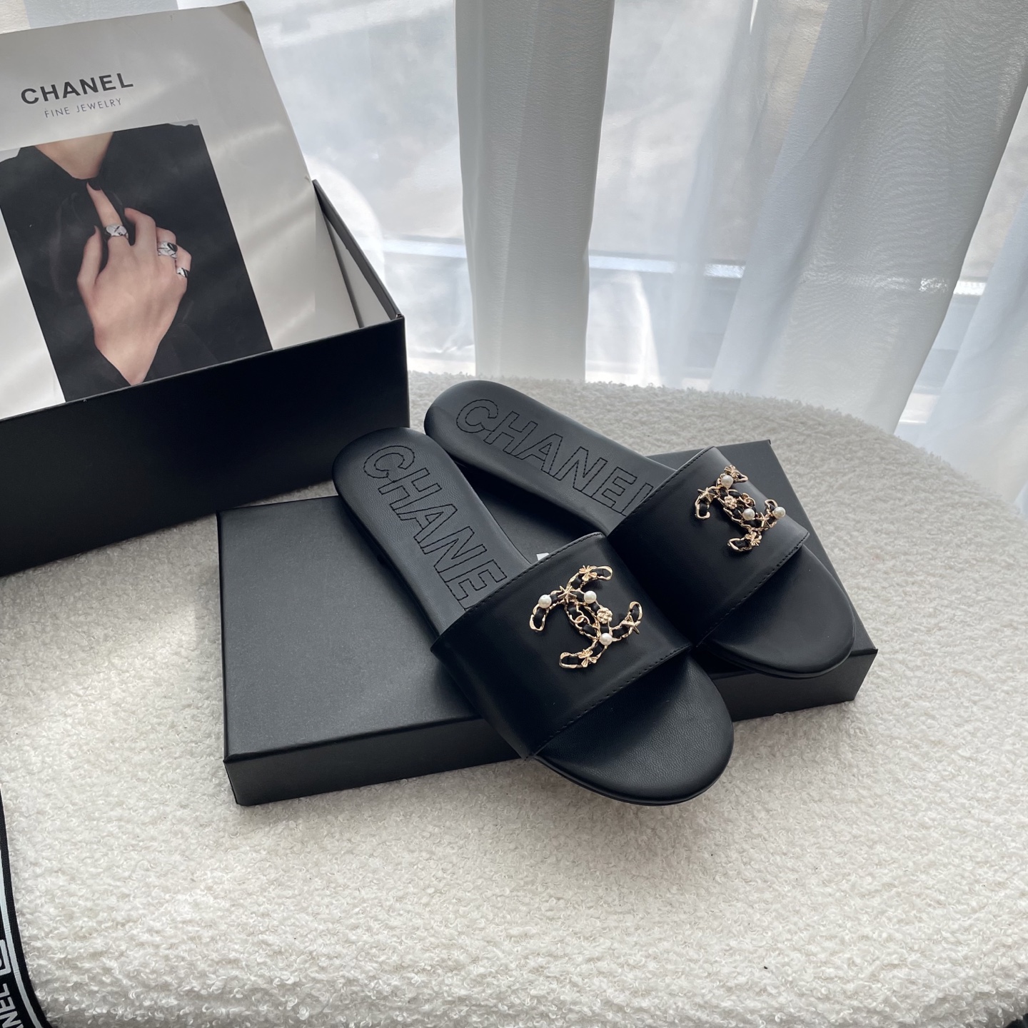 [TOP] CHANEL Flat Sandals - Black
