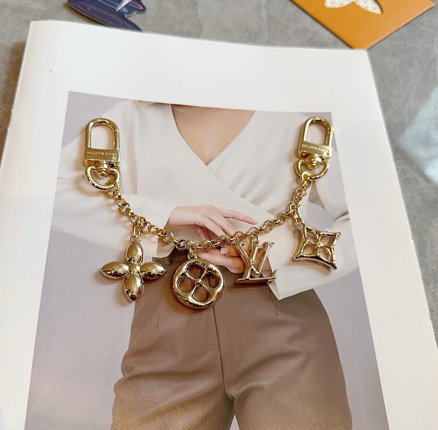 [TOP] Louis Vuitton LV Spring Street Chain - Gold - 711 Luxury