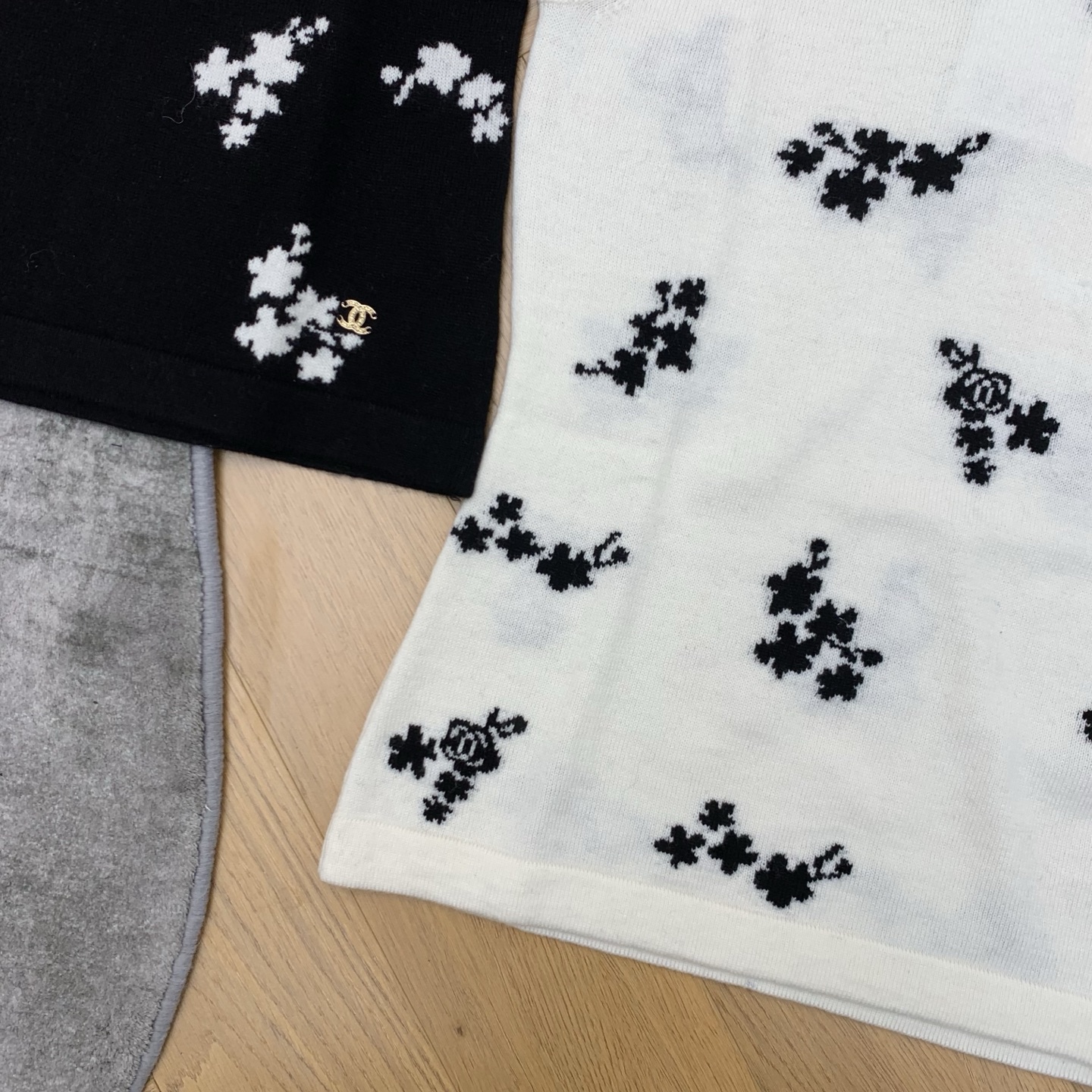 [TOP] CHANEL Knitted Vest - 2 Colors