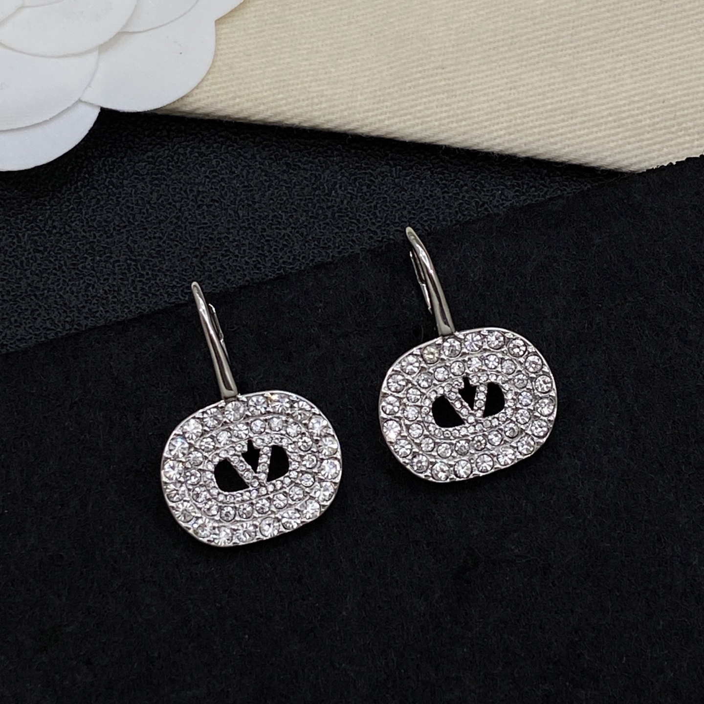 [TOP] VALENTINO Earrings - 2 Color - 711 Luxury