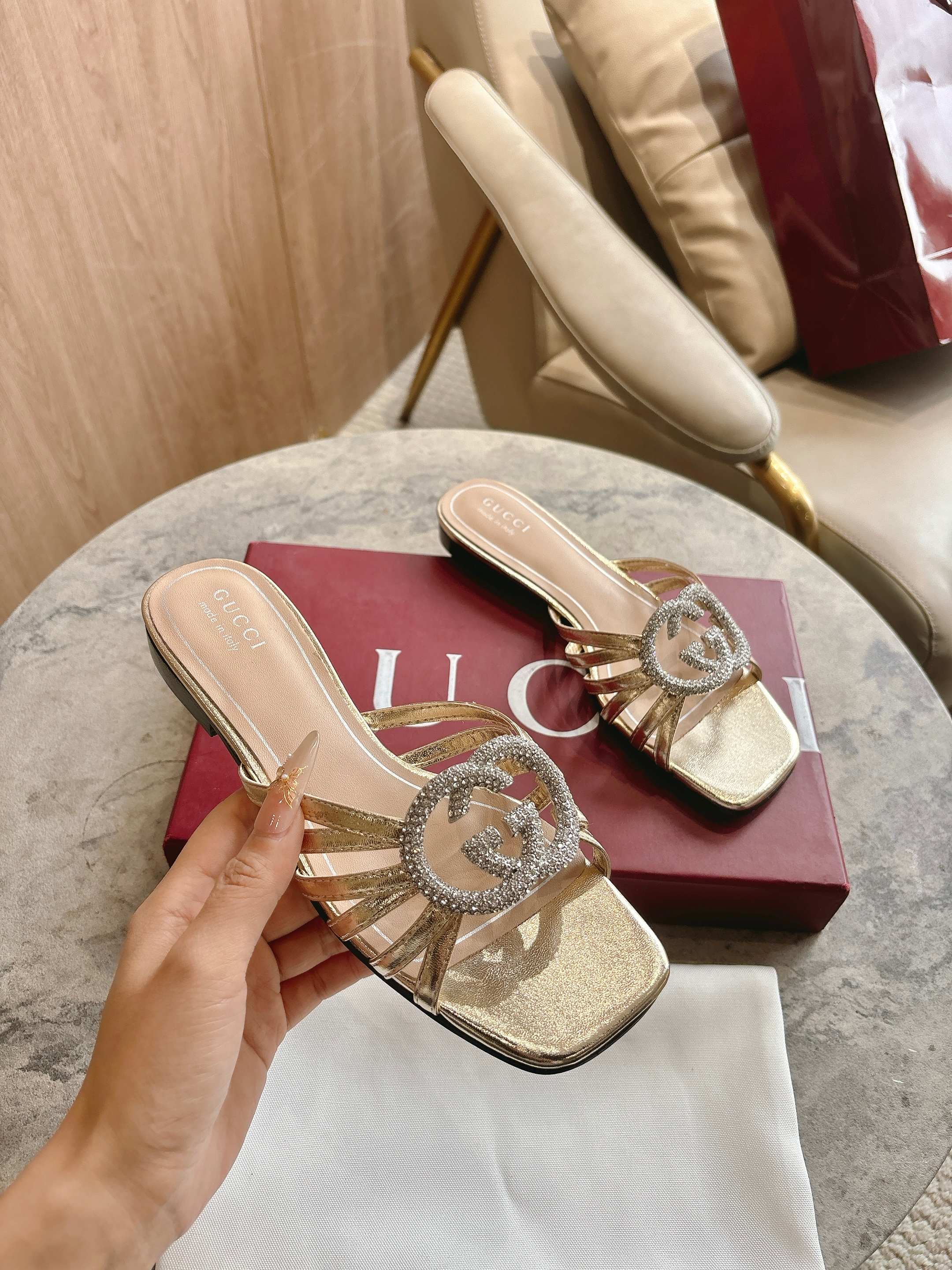 [TOP] GUCCI Flat-soled slippers - Gold - 711 Luxury