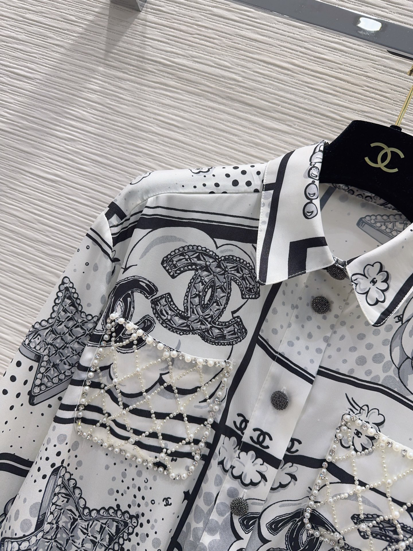 [TOP] CHANEL Long-Sleeve Shirt + Trousers Suit - White