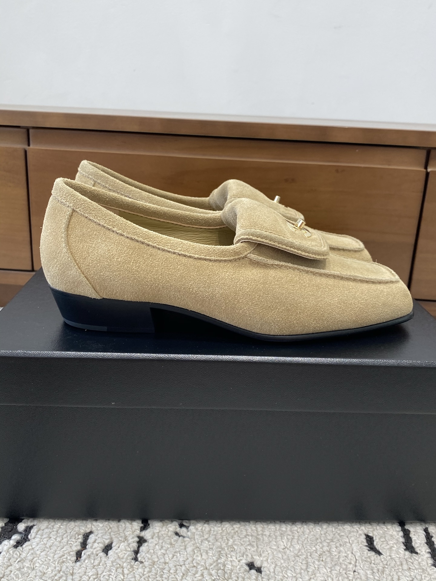 [TOP] CHANEL Square-toe Loafers - Beige - 711 Luxury