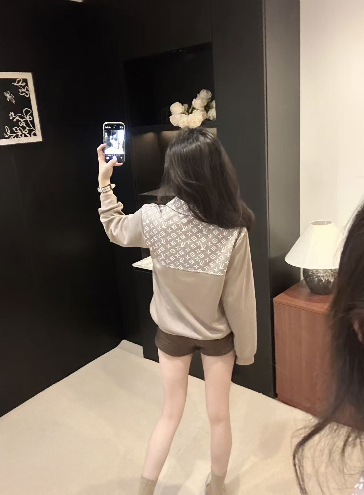 [TOP] Louis Vuitton LV Stand Collar Half-Zip Pullover Sweatshirt - Gray