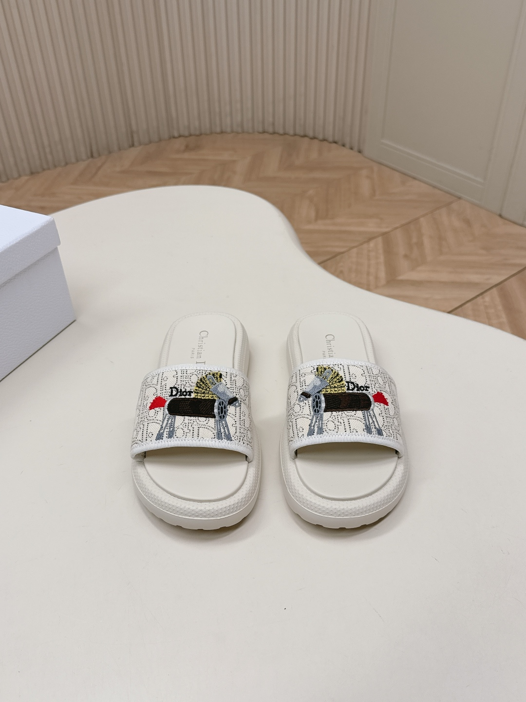 [TOP] Christian Dior Slippers - White