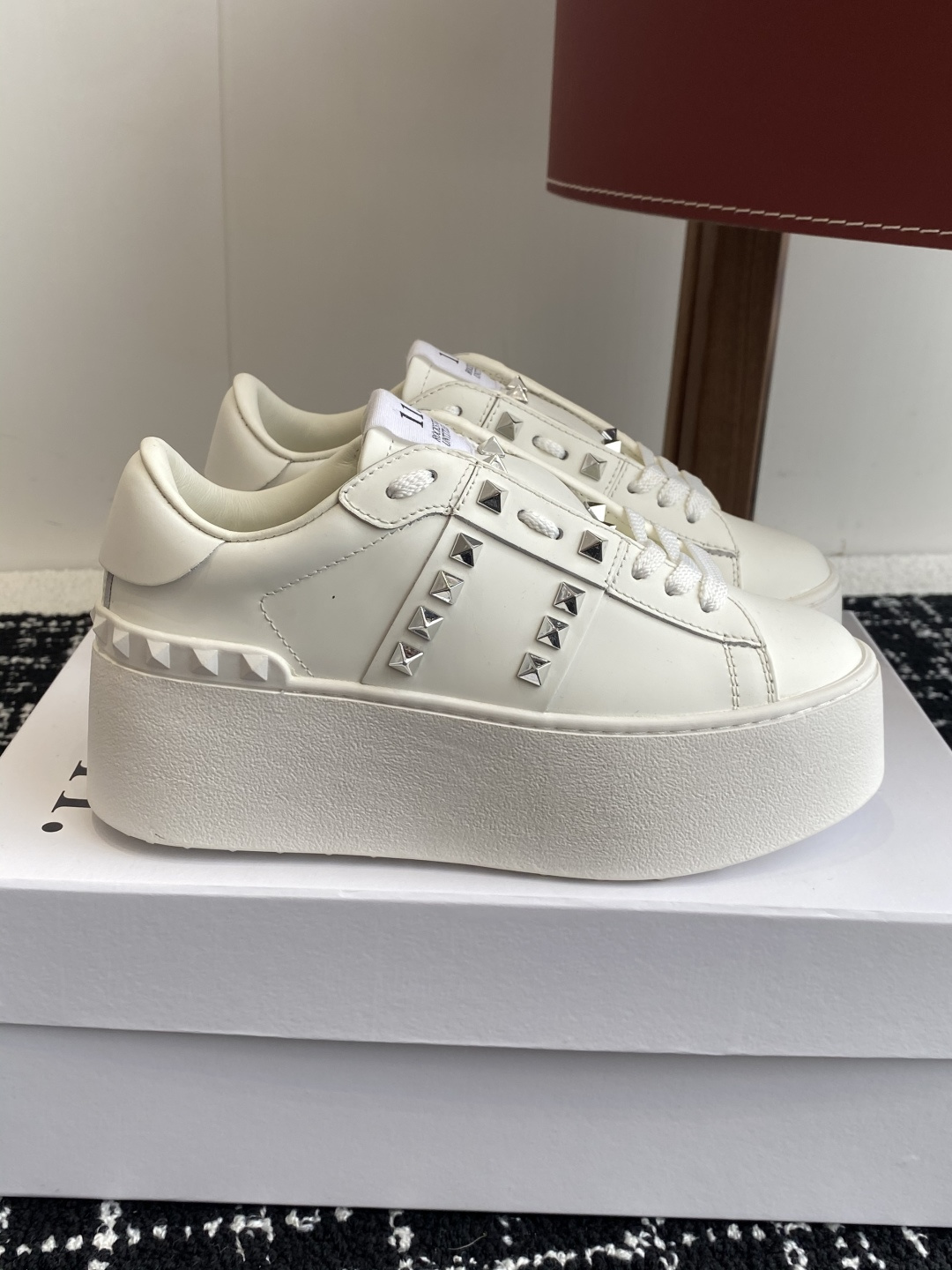 [TOP] VALENTINO Sneaker  - White - 711 Luxury