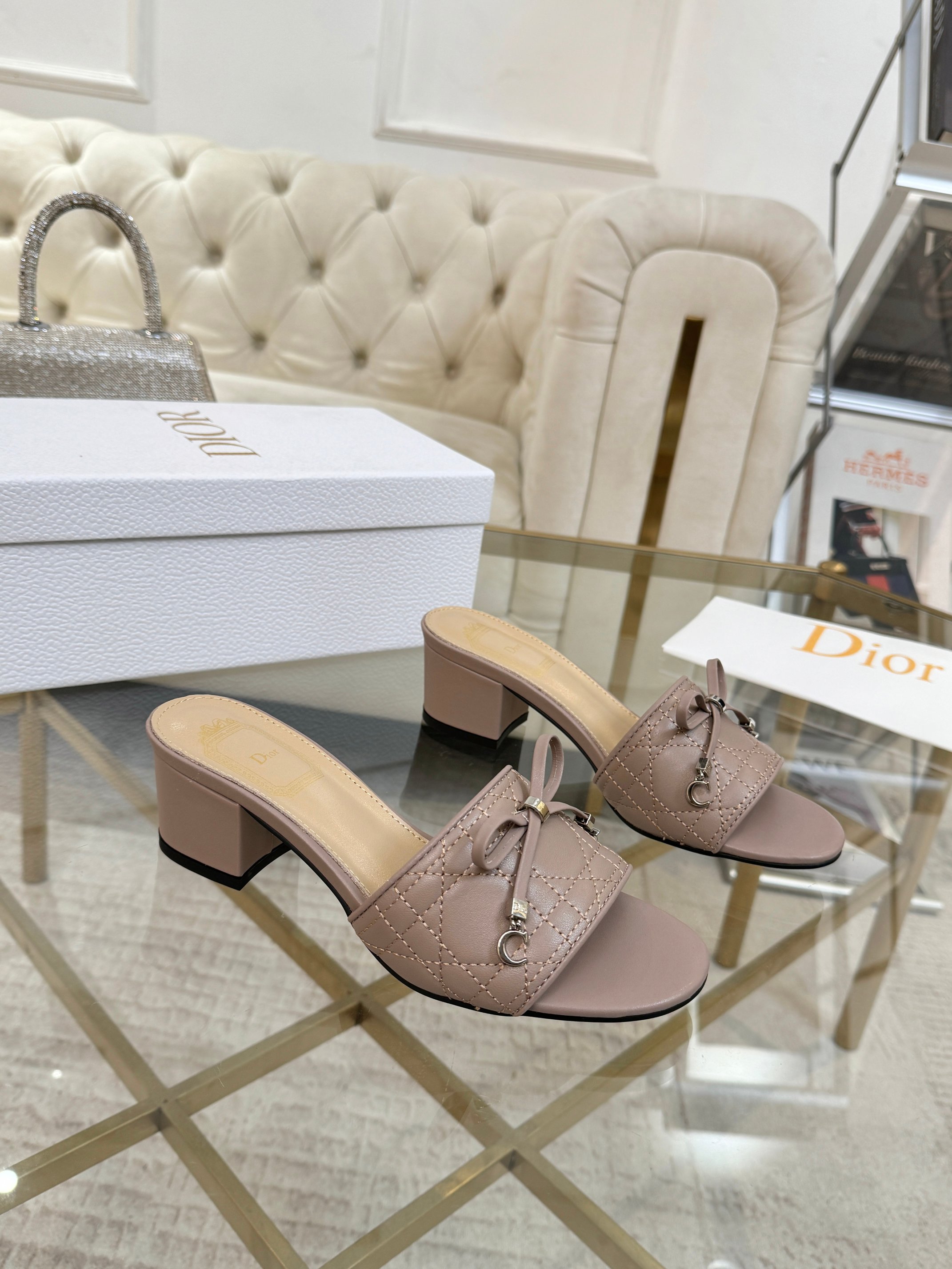[TOP] Christian Dior Slippers - Beige - 711 Luxury