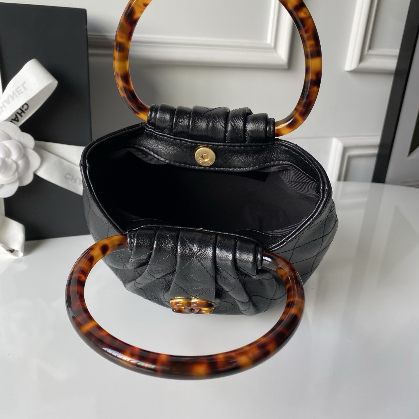 [TOP] CHANEL Pouch Bag Lambskin 18x24x12cm/26x32x14cm - Black