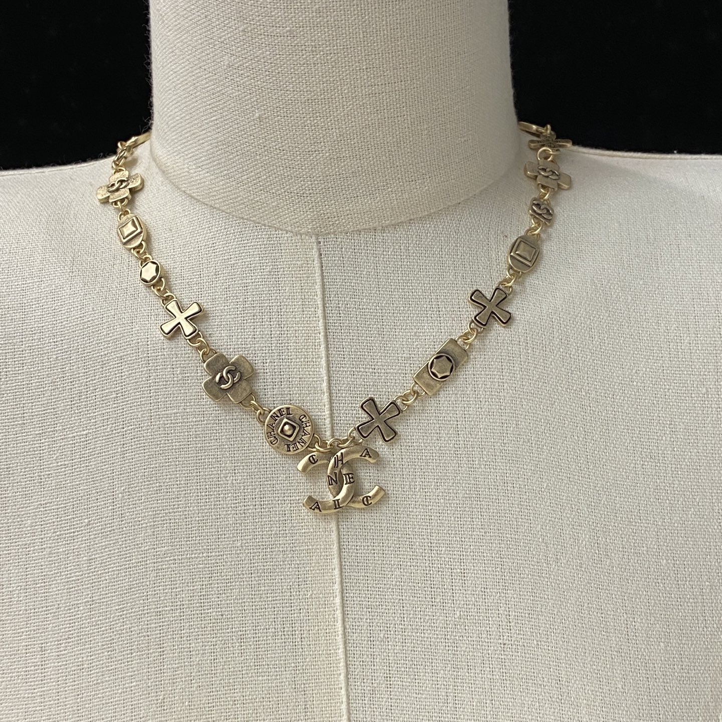 [TOP] CHANEL Necklace - Gold - 711 Luxury