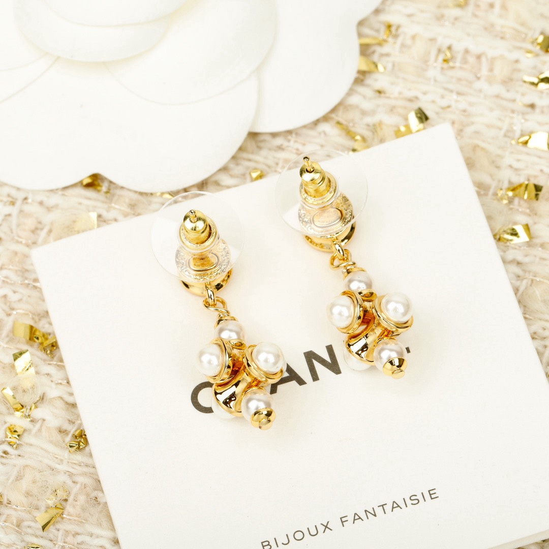 [TOP] CHANEL Earrings - Gold
