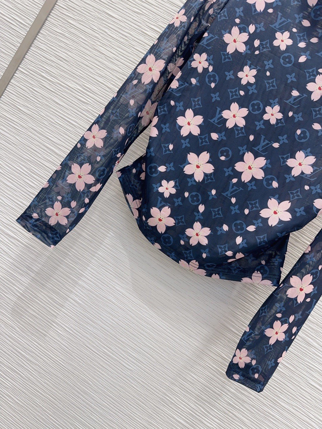 [TOP] Louis Vuitton LV Base Layer Shirt - Black