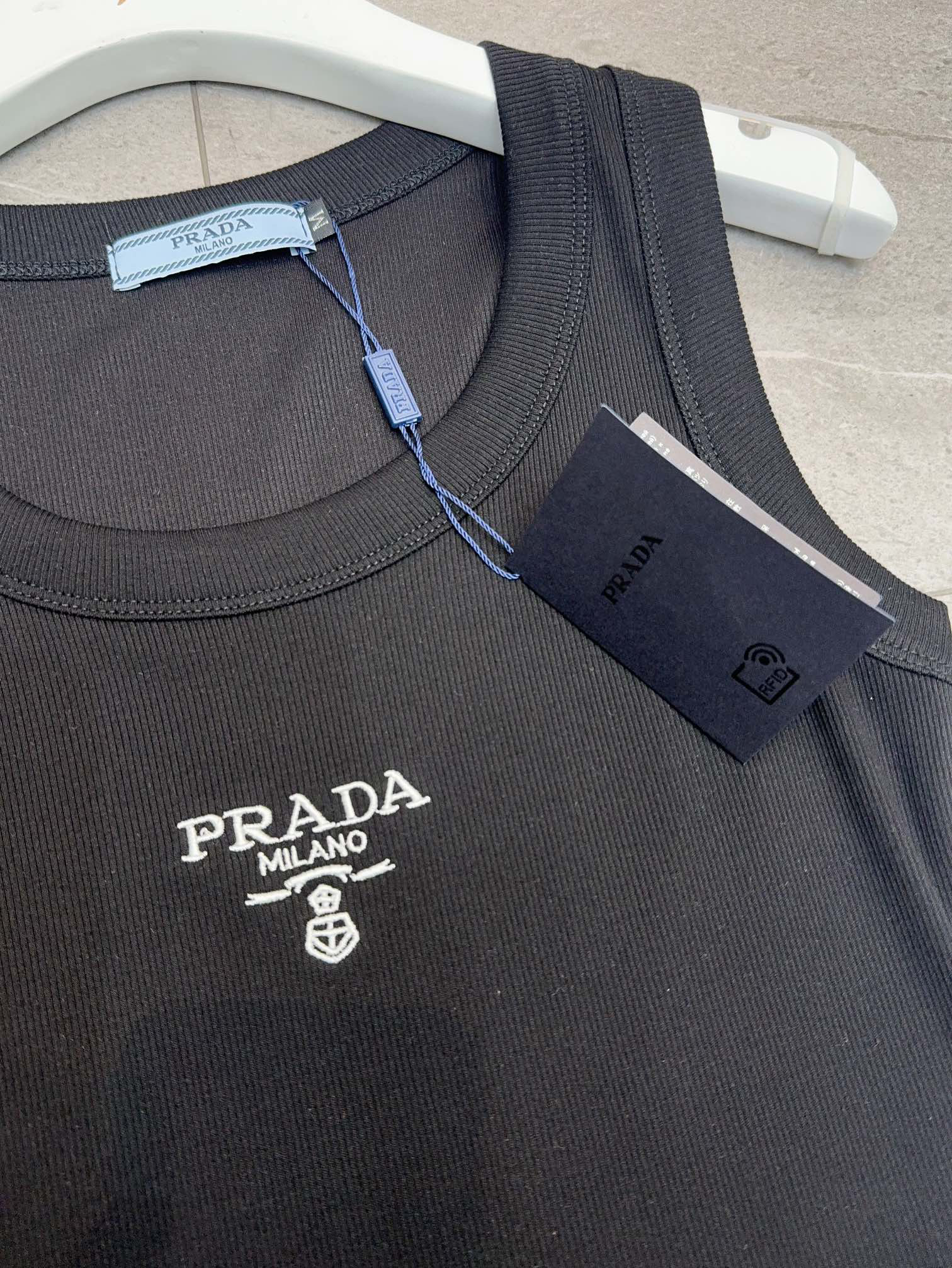 [TOP] PRADA Vest - 2 Color