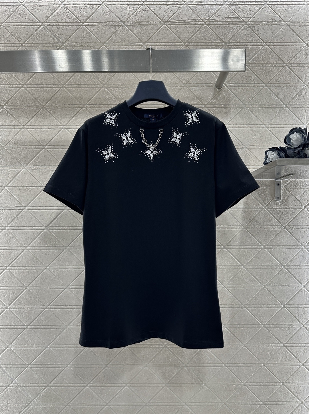 [TOP] Louis Vuitton LV Short-Sleeve T-Shirt - Black