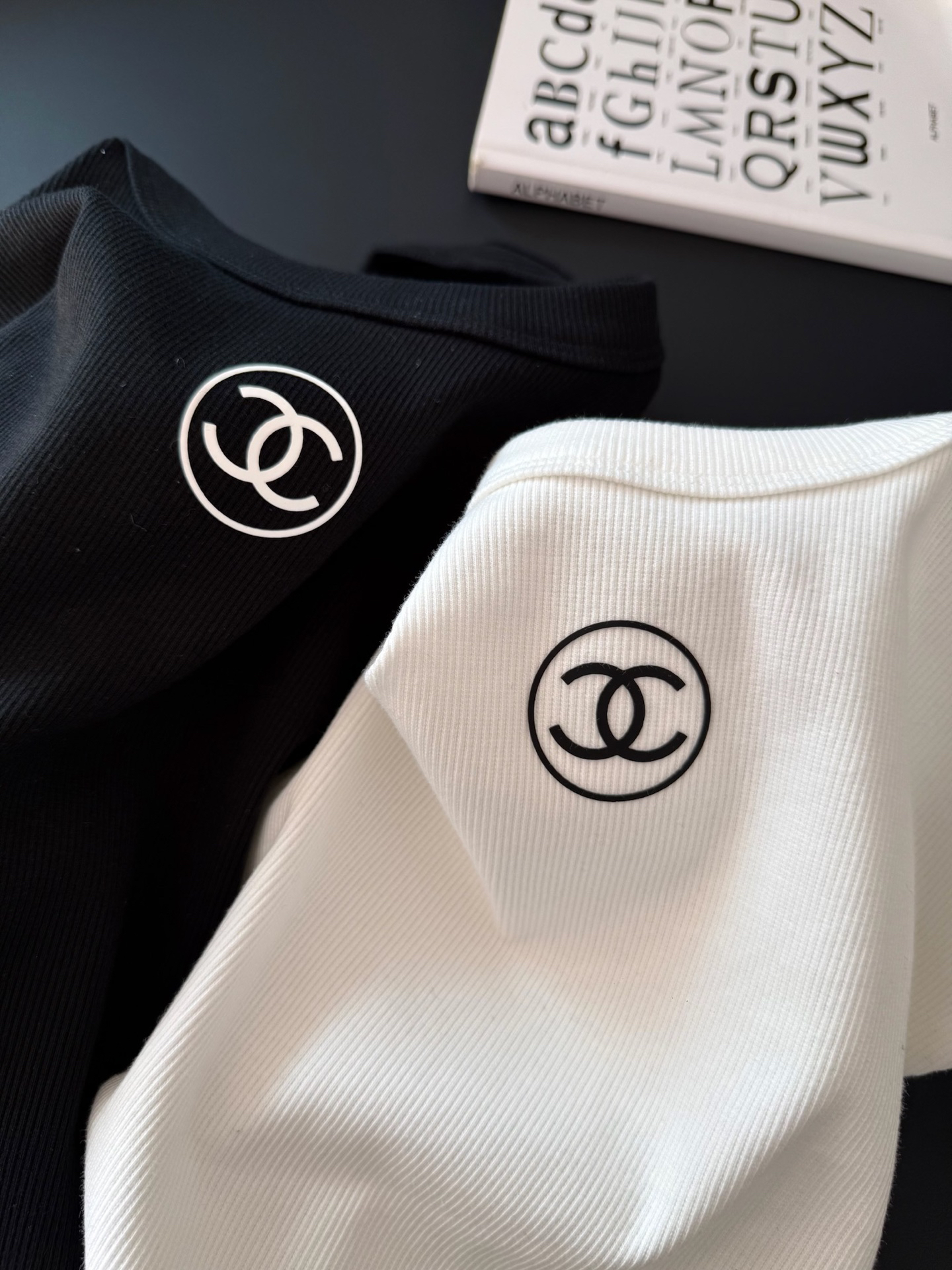 [TOP] CHANEL  Vest - 2 Colors