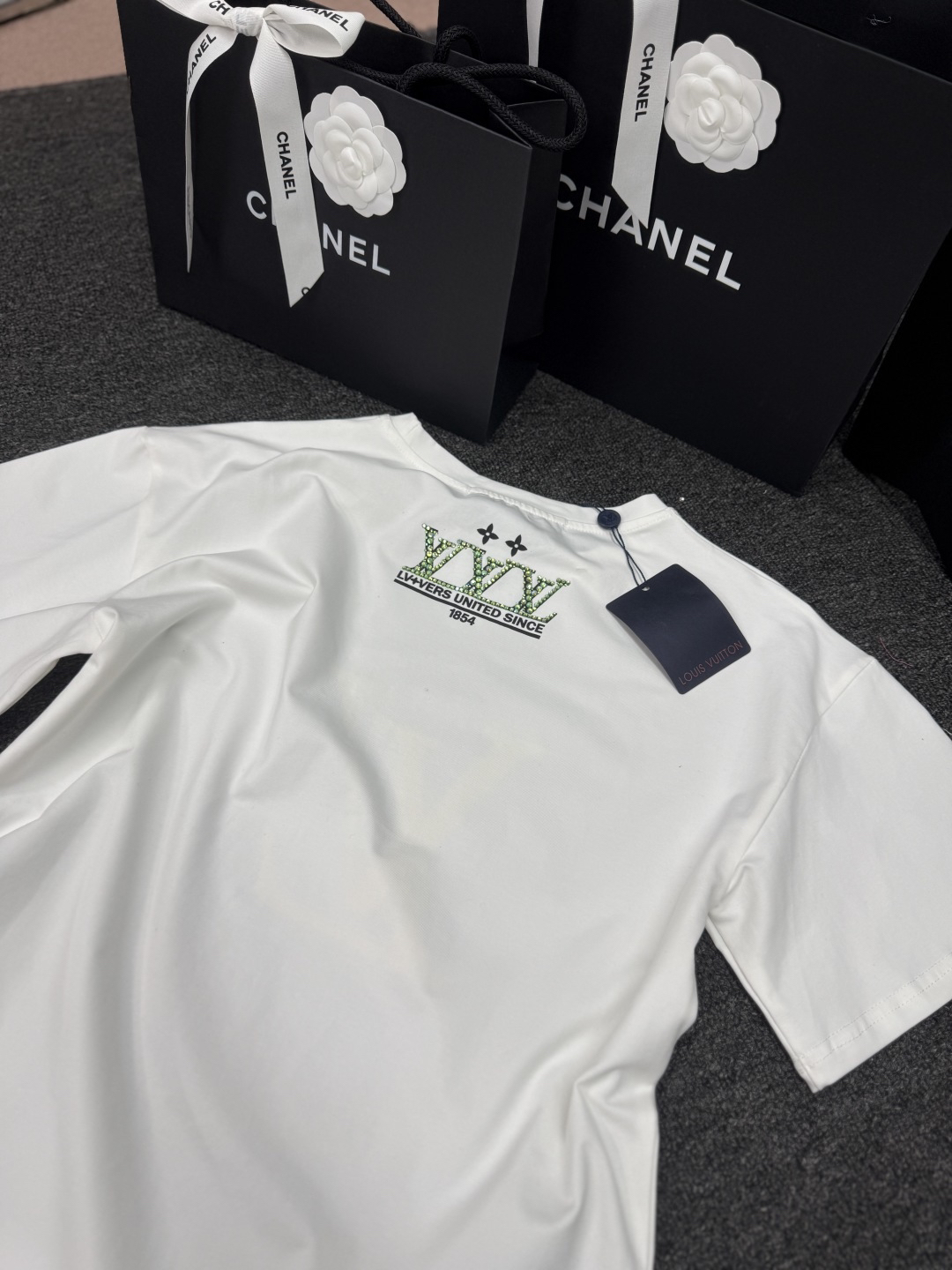 [TOP] Louis Vuitton LV T-shirt - White