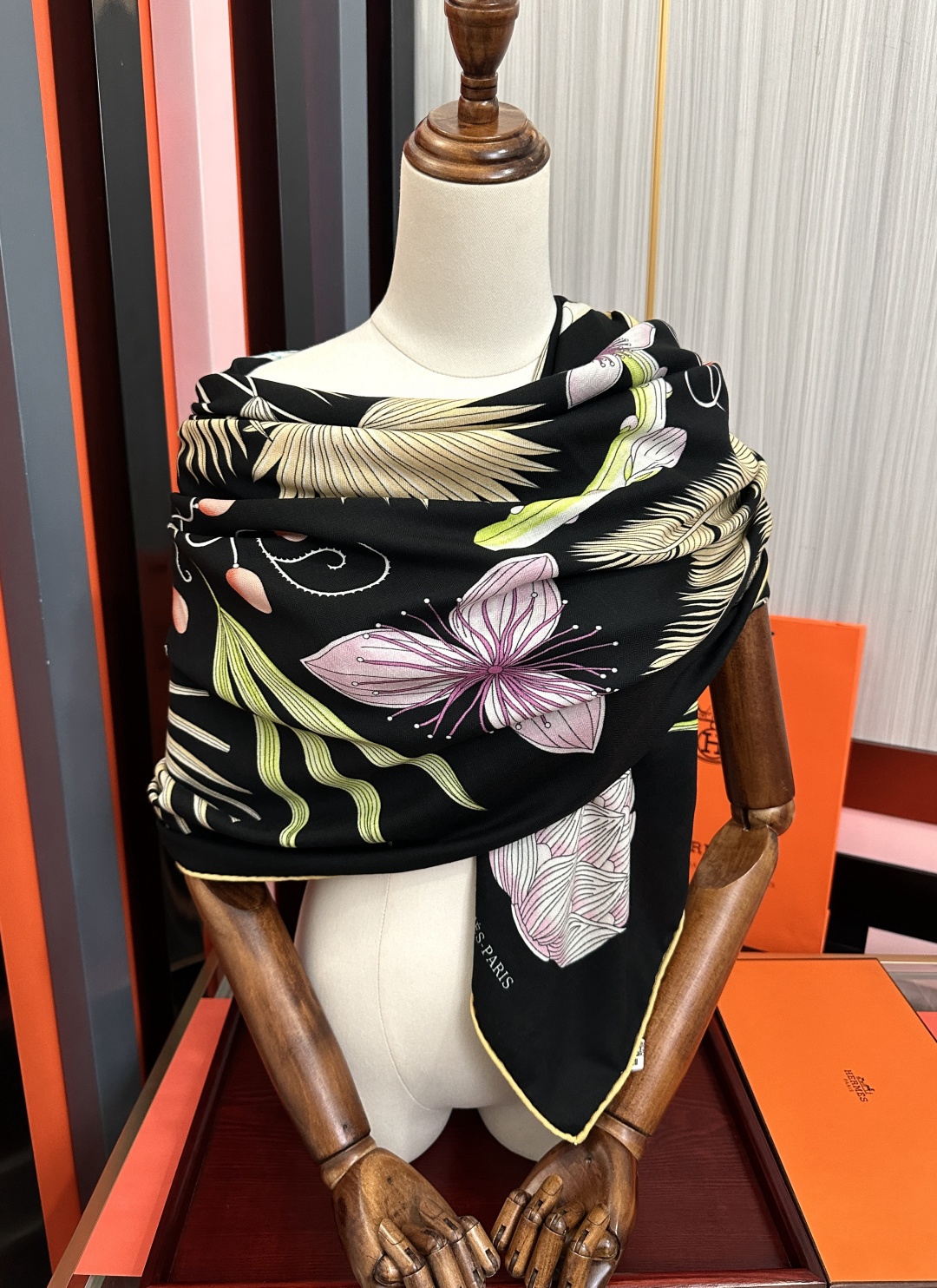 [TOP] HERMES Scarf 140X140cm 30% Silk + 70% Velvet - Black - 711 Luxury