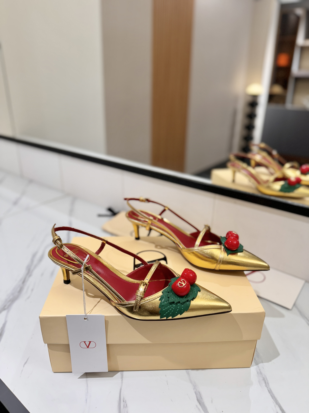 [TOP] VALENTINO Shoes - Gold - 711 Luxury