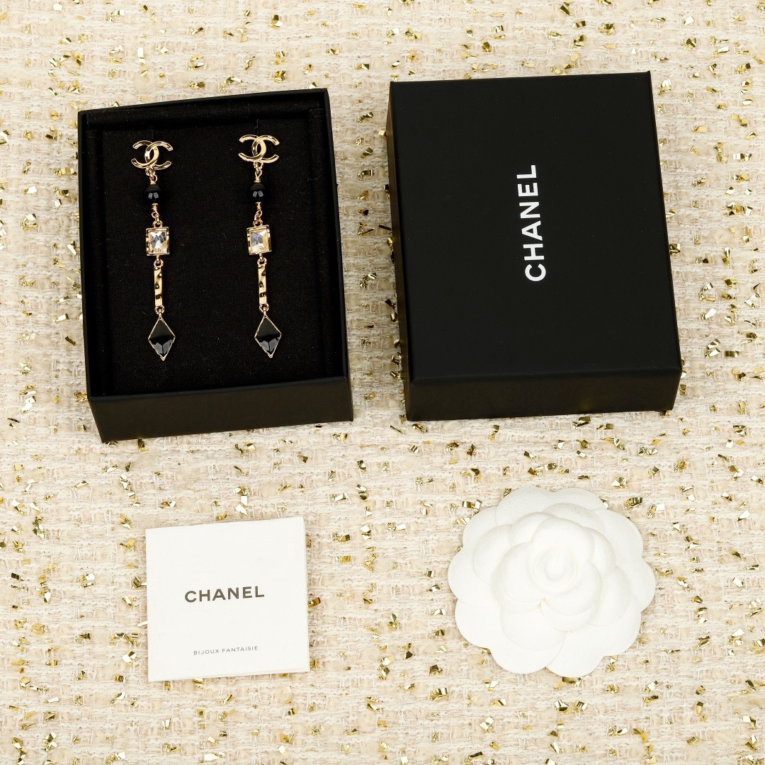 [TOP] CHANEL Earrings - Gold