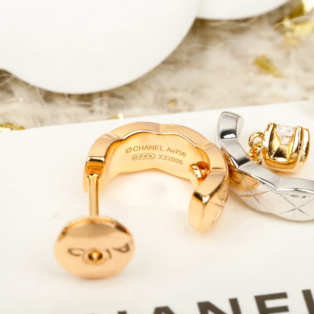 [TOP] CHANEL Earrings - Gold