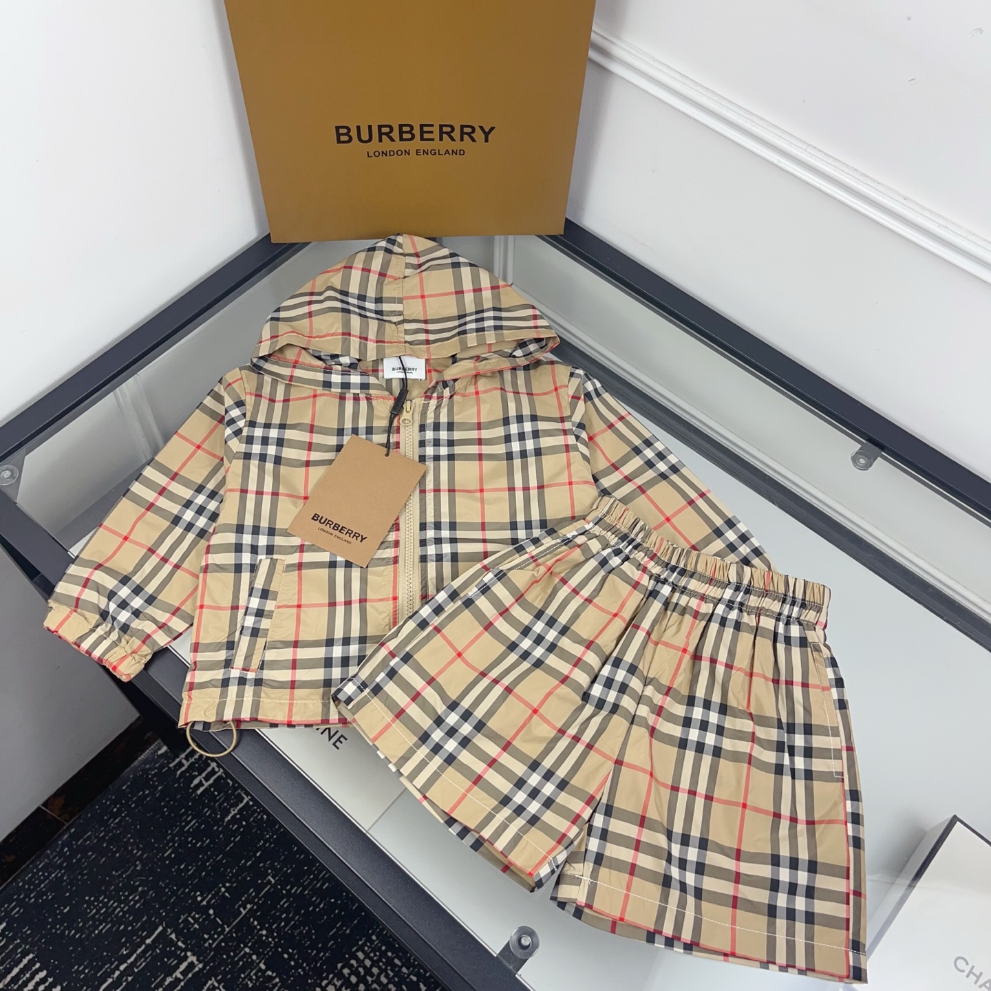 Burberry Unisex Kids Vintage Check Hooded Sun Protection Jacket & Elastic Waist Shorts Two Piece Set Boys Girls Sizes 90-150