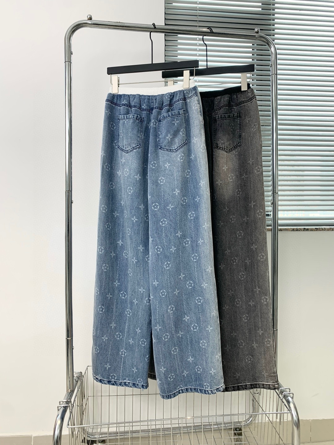 [TOP] Louis Vuitton LV  Pants - 2 Colors