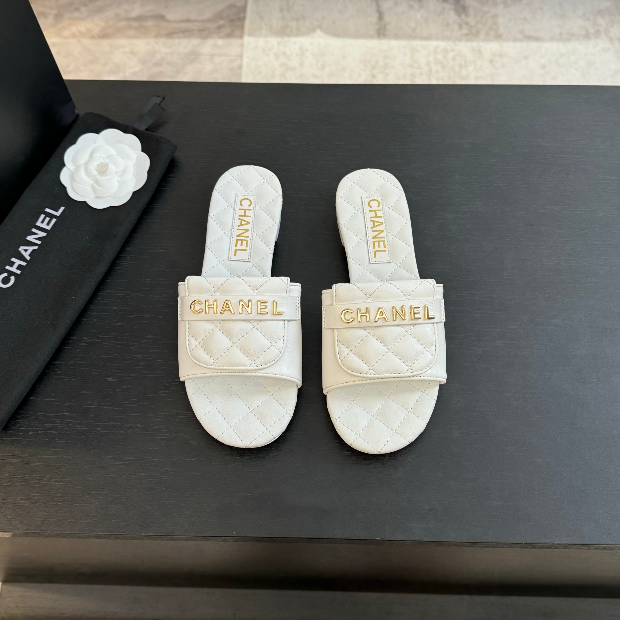 [TOP] CHANEL Slippers - White - 711 Luxury