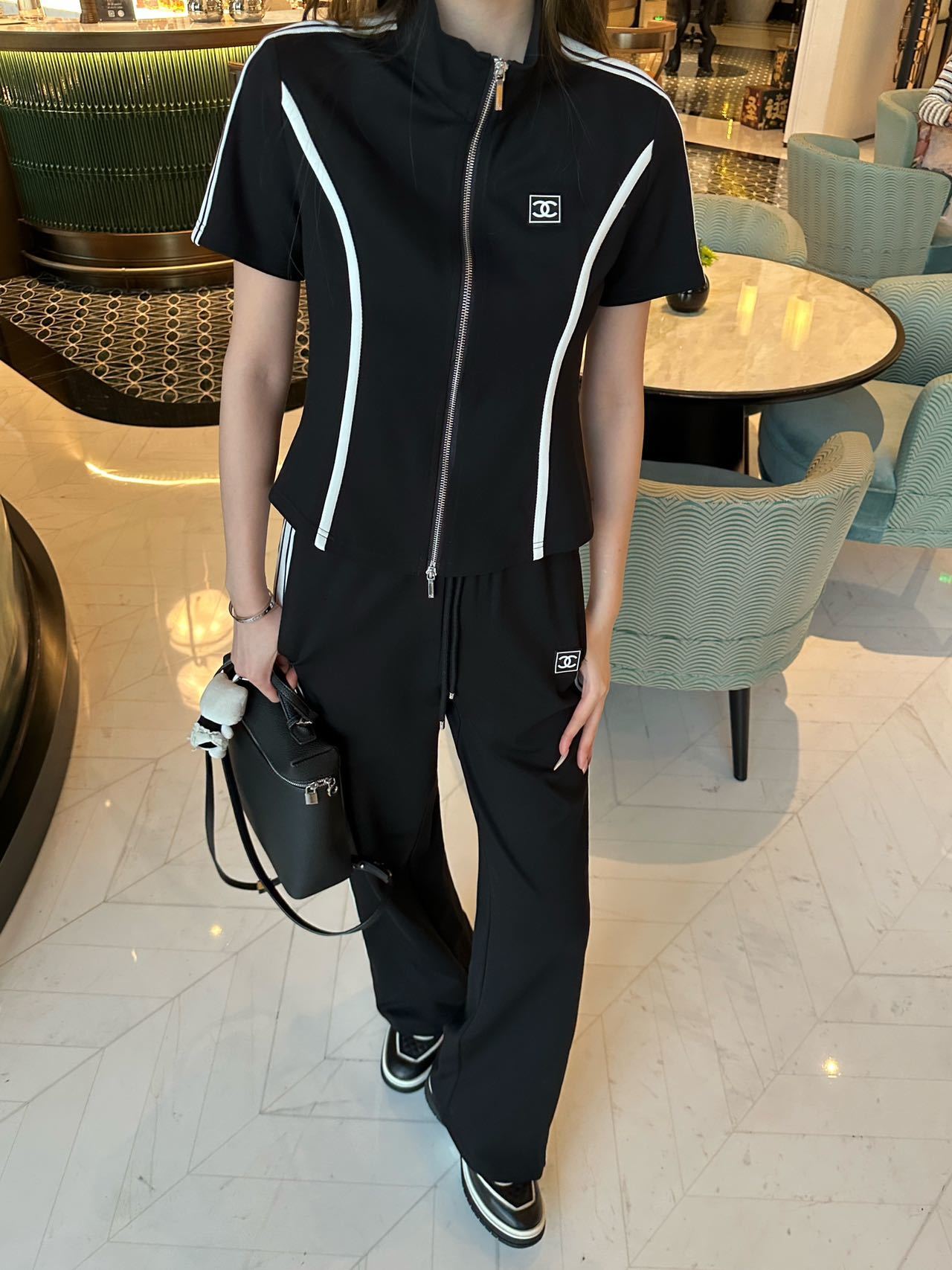 [TOP] CHANEL Fitted Short-sleeved Top + Wide-leg Trousers - 2 Color